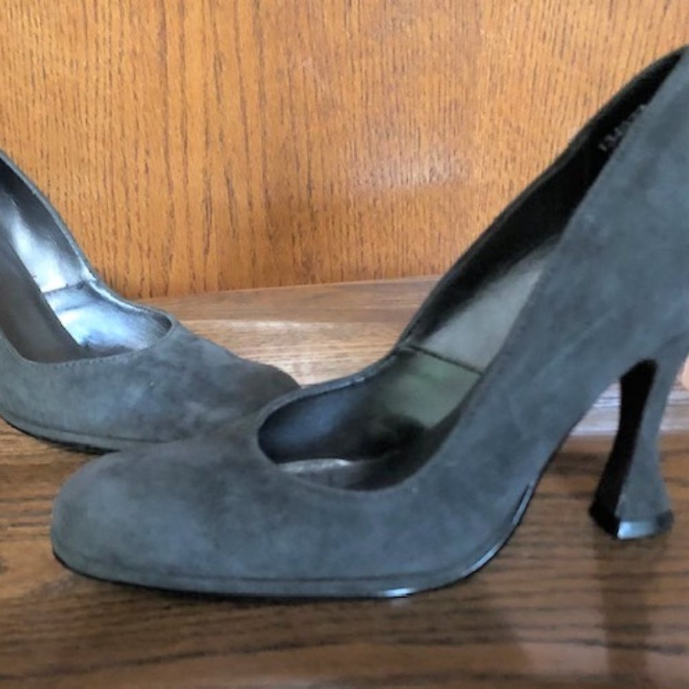 Colin Stuart Suede Pump